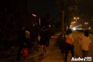 青岛网红店被砸事件,冲突升级，网络热度与法律反思并行